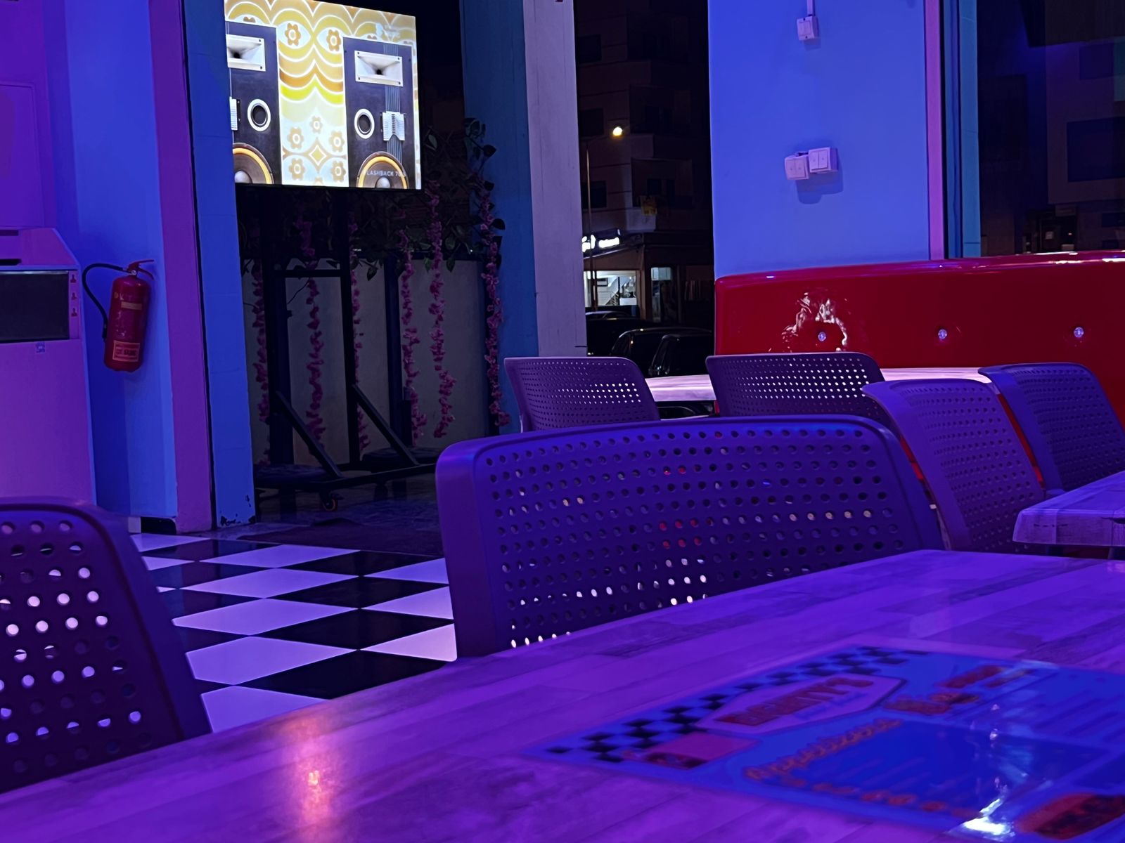 80's Restaurant tables